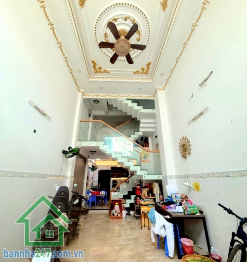 CHỈ 6,5 TỶ – KỀ AEON MALL TÂN PHÚ – NHÀ 5 TẦNG – HX TẢI 6M – 58M² 4PN – 4WC – Hoàn công đủ – Sổ đẹp – Hướng Đông Diện tích: 4 × 14.5m (58m²). Kết cấu: 1 trệt – 1 lửng – 3 lầu – sân thượng trước/sau BTCT. Công năng: 4PN – 4WC, nhà như mới, dọn vào ở ngay. 