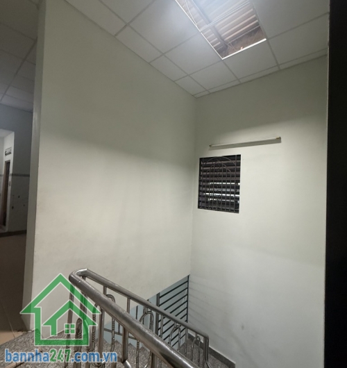 MẶT TIỀN ĐẸP - XE TẢI TRÁNH - NHỈNH 6 TỶ - KINH DOANH SẦM UẤT BÌNH TÂN