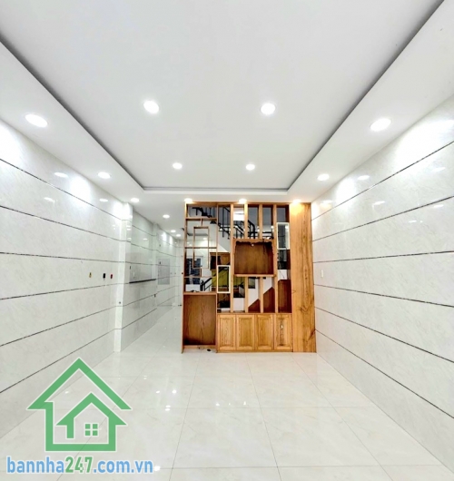 CHỈ 4,85 TỶ – MTKD RỘNG ĐƯỜNG 10 XE TẢI TRÁNH – 2 TẦNG ĐẸP – NGAY GÒ XOÀI – LÊ VĂN QUỚI  DT: 54m² – sổ đẹp, hoàn công đầy đủ  Kết cấu: 1 trệt 1 lầu – 2PN – 3WC