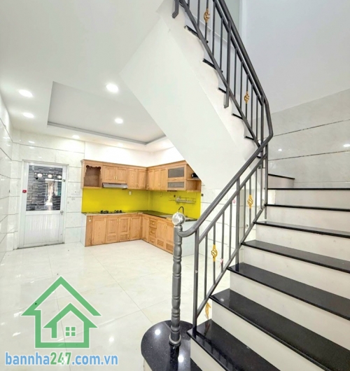 CHỈ 4,85 TỶ – MTKD RỘNG ĐƯỜNG 10 XE TẢI TRÁNH – 2 TẦNG ĐẸP – NGAY GÒ XOÀI – LÊ VĂN QUỚI  DT: 54m² – sổ đẹp, hoàn công đầy đủ  Kết cấu: 1 trệt 1 lầu – 2PN – 3WC