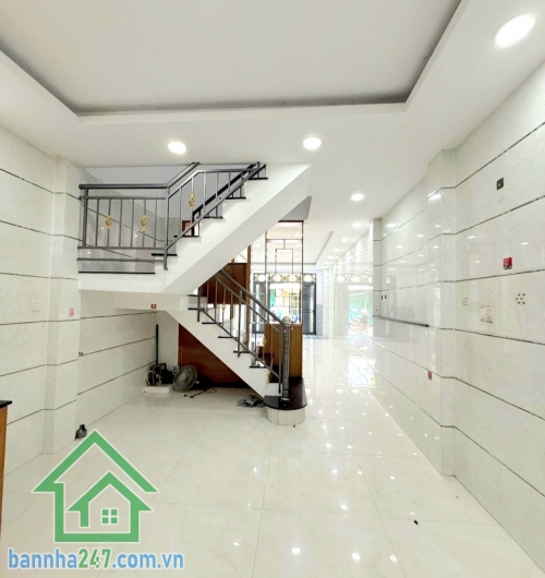 CHỈ 4,85 TỶ – MTKD RỘNG ĐƯỜNG 10 XE TẢI TRÁNH – 2 TẦNG ĐẸP – NGAY GÒ XOÀI – LÊ VĂN QUỚI  DT: 54m² – sổ đẹp, hoàn công đầy đủ  Kết cấu: 1 trệt 1 lầu – 2PN – 3WC