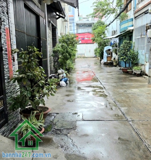 CHỈ 4.5 TỶ - HẺM XE HƠI THÔNG – NGAY LÊ VĂN QUỚI – GIÁP TÂN PHÚ – 2 TẦNG BTCT – 2PN, 2WC. Diện tích: 4 x 10m (40m²) Kết cấu: 1 trệt + 1 lầu BTCT kiên cố – 2PN - 2WC