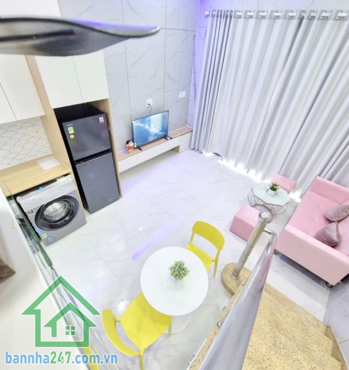 CHỈ 3,65 TỶ – SIÊU PHẨM NHÀ ĐẸP TRUNG TÂM TÂN PHÚ – HẺM XE HƠI 7M – FULL NỘI THẤT – Ở NGAY Diện tích: 21m² (4x5.3m) Kết cấu: 1 trệt, 1 lầu, 1PN lớn, 2WC, ban công.