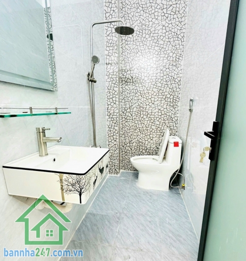 CHỈ 5,97 TỶ - LÊ VĂN QUỚI - HẺM XE HƠI 6M - GIÁP TÂN PHÚ - 4PN - 3WC. Nhà 3 tầng kiên cố, 52m² (vuông vức), thiết kế hiện đại, 4PN - 3WC, chỉ việc xách vali vào ở. 
