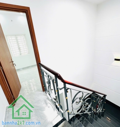 CHỈ 5,97 TỶ - LÊ VĂN QUỚI - HẺM XE HƠI 6M - GIÁP TÂN PHÚ - 4PN - 3WC. Nhà 3 tầng kiên cố, 52m² (vuông vức), thiết kế hiện đại, 4PN - 3WC, chỉ việc xách vali vào ở. 
