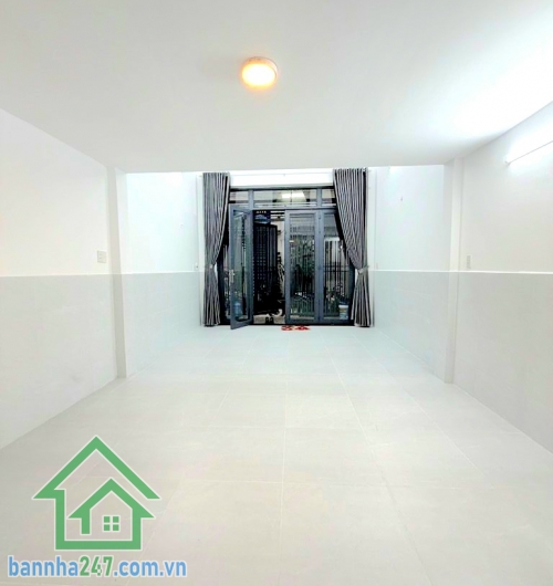 CHỈ 5,99 TỶ – KHU VIP VƯỜN LÀI – TÂN PHÚ - 1 BƯỚC RA MẶT TIỀN – XE HƠI THOÁNG – NHÀ 3 TẦNG - 3PN – 2WC Diện tích: 4 x 10m = 40m² – sổ vuông đẹp Kết cấu: 1 trệt Lửng Lầu Mob 0933144037