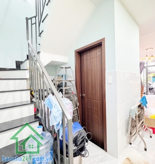 CHỈ 4,15 TỶ – NHÀ ĐẸP 2 TẦNG – HẺM THÔNG 3.5M – NGAY MÃ LÒ – LÊ VĂN QUỚI – GIÁP TÂN PHÚ  Vị trí cực đẹp: Hẻm thông 3.5m, khu dân cư an ninh, dân trí cao, cách Mã Lò – Lê Văn Quới vài bước chân, giáp Tân Phú, tiện ích xung quanh đầy đủ: chợ, trường học, ng