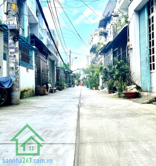 CHỈ 7,2 TỶ – NHÀ 4 TẦNG KIÊN CỐ – HẺM 8M THÔNG – NGAY MÃ LÒ – LÊ VĂN QUỚI – KHU DÂN CƯ VIP - 5PN, 4WC Vị trí: Trung tâm Bình Tân – gần Mã Lò, Ao Đôi, Hương Lộ 2, Lê Văn Quới.