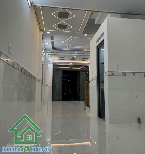 HIẾM – HẺM XE HƠI 7M THÔNG – LÊ VĂN QUỚI GIÁP TÂN PHÚ – 2 TẦNG – 60M² – CHỈ 5.75 TỶ * Nhà BTCT kiên cố: 1 trệt 1 lầu, ban công thoáng mát, giếng trời, gồm 3PN, 2WC.