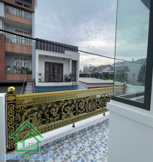 HIẾM – HẺM XE HƠI 7M THÔNG – LÊ VĂN QUỚI GIÁP TÂN PHÚ – 2 TẦNG – 60M² – CHỈ 5.75 TỶ * Nhà BTCT kiên cố: 1 trệt 1 lầu, ban công thoáng mát, giếng trời, gồm 3PN, 2WC.