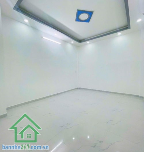 HIẾM – HẺM XE HƠI 7M THÔNG – LÊ VĂN QUỚI GIÁP TÂN PHÚ – 2 TẦNG – 60M² – CHỈ 5.75 TỶ * Nhà BTCT kiên cố: 1 trệt 1 lầu, ban công thoáng mát, giếng trời, gồm 3PN, 2WC.