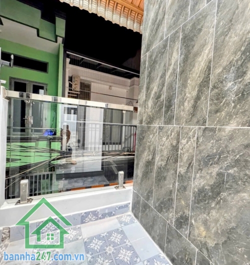 CHỈ 3.179 TỶ – NHÀ 2 TẦNG GẦN CHỢ BÌNH LONG – HẺM 3M – GIÁP TÂN PHÚ – SỔ ĐẸP, HOÀN CÔNG ĐỦ * Diện tích: 3 x 8m – DTSD: 48m² * Kết cấu: 1 trệt 1 lầu, gồm 2PN + 2WC