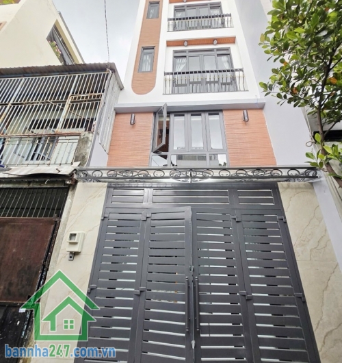 CHỈ 6,4 TỶ - NHÀ 5 TẦNG MỚI ĐẸP – FULL NỘI THẤT – HXH TRÁNH - NGAY LÊ VĂN QUỚI – KHU 4 XÃ – GIÁP Q6, Q11 Diện tích: 44m² (4 x 11m) – đất vuông vức, phong thủy phong thủy đẹp. Kết cấu: 1 trệt + 1 lửng + 3 lầu + sân thượng (5 tầng BTCT) - 5 PN - 5 WC, Phòng