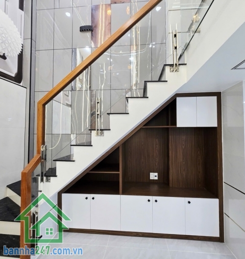 CHỈ 6,4 TỶ - NHÀ 5 TẦNG MỚI ĐẸP – FULL NỘI THẤT – HXH TRÁNH - NGAY LÊ VĂN QUỚI – KHU 4 XÃ – GIÁP Q6, Q11 Diện tích: 44m² (4 x 11m) – đất vuông vức, phong thủy phong thủy đẹp. Kết cấu: 1 trệt + 1 lửng + 3 lầu + sân thượng (5 tầng BTCT) - 5 PN - 5 WC, Phòng