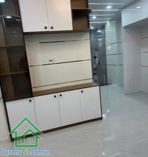 CHỈ 6,4 TỶ - NHÀ 5 TẦNG MỚI ĐẸP – FULL NỘI THẤT – HXH TRÁNH - NGAY LÊ VĂN QUỚI – KHU 4 XÃ – GIÁP Q6, Q11 Diện tích: 44m² (4 x 11m) – đất vuông vức, phong thủy phong thủy đẹp. Kết cấu: 1 trệt + 1 lửng + 3 lầu + sân thượng (5 tầng BTCT) - 5 PN - 5 WC, Phòng