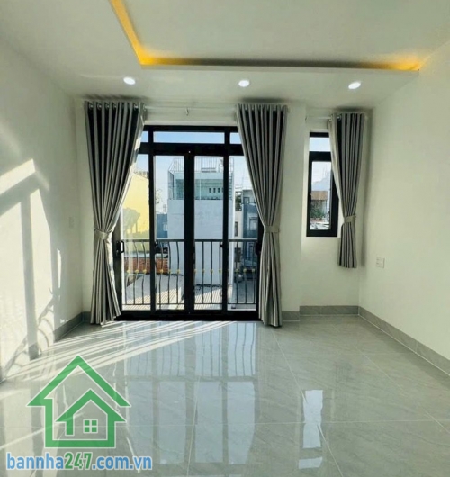CHỈ 6,4 TỶ - NHÀ 5 TẦNG MỚI ĐẸP – FULL NỘI THẤT – HXH TRÁNH - NGAY LÊ VĂN QUỚI – KHU 4 XÃ – GIÁP Q6, Q11 Diện tích: 44m² (4 x 11m) – đất vuông vức, phong thủy phong thủy đẹp. Kết cấu: 1 trệt + 1 lửng + 3 lầu + sân thượng (5 tầng BTCT) - 5 PN - 5 WC, Phòng