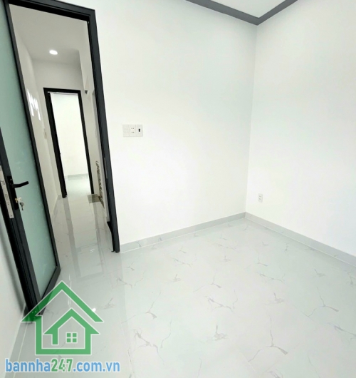 CHỈ 3,8 TỶ - NHÀ ĐẸP MỚI – NGAY NGÃ TƯ 4 XÃ – LÊ VĂN QUỚI – BÌNH LONG – 32M² – 3 TẦNG – 3PN - 2WC – HOÀN CÔNG ĐỦ. Diện tích: 3 x 10.5m – vuông vức, lộ giới ít.