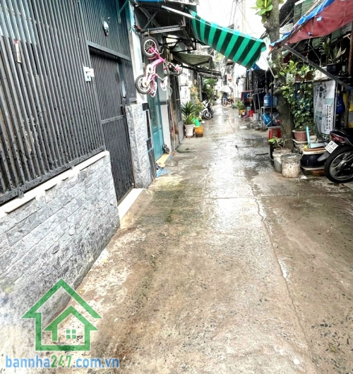 CHỈ 3,8 TỶ - NHÀ ĐẸP MỚI – NGAY NGÃ TƯ 4 XÃ – LÊ VĂN QUỚI – BÌNH LONG – 32M² – 3 TẦNG – 3PN - 2WC – HOÀN CÔNG ĐỦ. Diện tích: 3 x 10.5m – vuông vức, lộ giới ít.