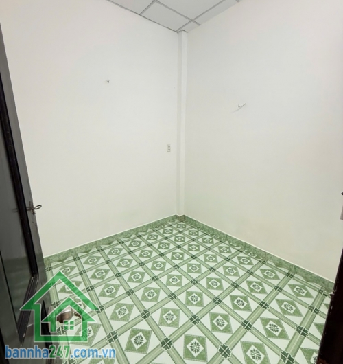 HIẾM – TÂN PHÚ – KHU VIP TÂY THẠNH – 2 TẦNG - 40M2 – CHỈ 3.9 TỶ - 4PN - 2WC * Diện tích 40m², sổ đẹp nở hậu, hoàn công đủ. * Kết cấu: 1 trệt 1 lầu, ban công thoáng mát.