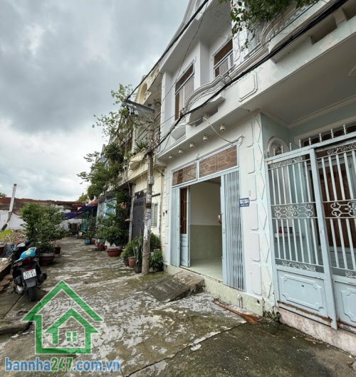 HIẾM – TÂN PHÚ – KHU VIP TÂY THẠNH – 2 TẦNG - 40M2 – CHỈ 3.9 TỶ - 4PN - 2WC * Diện tích 40m², sổ đẹp nở hậu, hoàn công đủ. * Kết cấu: 1 trệt 1 lầu, ban công thoáng mát.