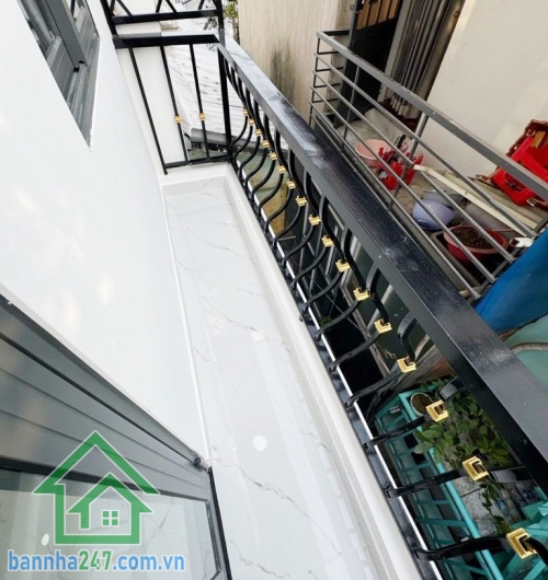 CHỈ 2,55 TỶ – NHÀ 3 TẦNG MỚI – KHU VIP BÌNH LONG Giáp Tân Phú – Ngay khu 4 Xã – Cách 1 căn ra MT lớn  Điểm mạnh cực hiếm trong tầm giá Vị trí đẹp – dân trí cao, khu vip gần Chợ Bình Long. Chỉ 1 căn ra mặt tiền đường lớn, giá trị tăng tốt. Hẻm xe hơi sát b