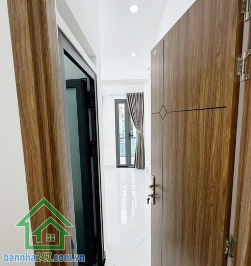 CHỈ 2,55 TỶ – NHÀ 3 TẦNG MỚI – KHU VIP BÌNH LONG Giáp Tân Phú – Ngay khu 4 Xã – Cách 1 căn ra MT lớn  Điểm mạnh cực hiếm trong tầm giá Vị trí đẹp – dân trí cao, khu vip gần Chợ Bình Long. Chỉ 1 căn ra mặt tiền đường lớn, giá trị tăng tốt. Hẻm xe hơi sát b