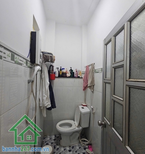 CHỈ HƠN 4 TỶ – NHÀ 3 TẦNG ĐẸP – HẺM 4M THOÁNG – NGAY HƯƠNG LỘ 2 – GIÁP TÂN PHÚ – DT 48M²- 3PN + 4WC. 