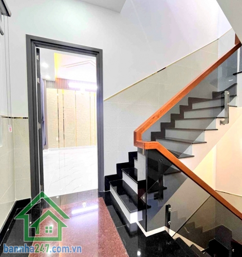 CHỈ 8,8 TỶ – SIÊU PHẨM 5 TẦNG MỚI 100% – LÔ GÓC THOÁNG – SỔ 2025 HOÀN CÔNG ĐỦ – HẺM XE HƠI 7M – NGANG GẦN 5M – KHU VIP TÂN QUÝ – SÁT AEON MALL TÂN PHÚ  – 60m² – ngang gần 5m – nở hậu đẹp • 5 tầng hoàn thiện full nội thất cao cấp, gồm: 1 trệt – 1 lửng – 3 