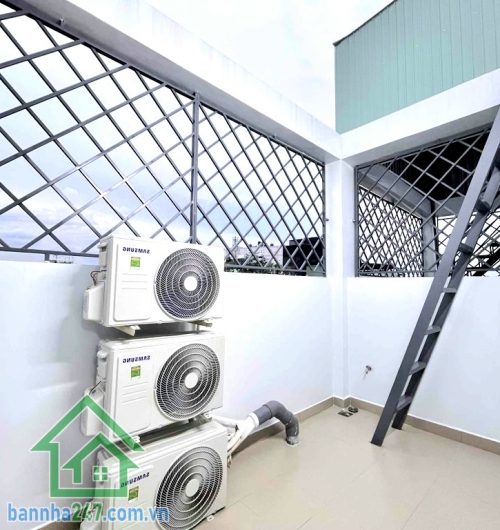 CHỈ 8,8 TỶ – SIÊU PHẨM 5 TẦNG MỚI 100% – LÔ GÓC THOÁNG – SỔ 2025 HOÀN CÔNG ĐỦ – HẺM XE HƠI 7M – NGANG GẦN 5M – KHU VIP TÂN QUÝ – SÁT AEON MALL TÂN PHÚ  – 60m² – ngang gần 5m – nở hậu đẹp • 5 tầng hoàn thiện full nội thất cao cấp, gồm: 1 trệt – 1 lửng – 3 