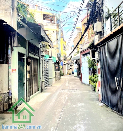 CHỈ 9,4 TỶ – HẺM 5M CMT8 – GẦN CV LÊ THỊ RIÊNG – 3 TẦNG – DT 60,5M² – 3PN – 2WC Vị trí: Ngay trung tâm Quận 10, gần công viên Lê Thị Riêng, cơ sở 2 Trường Ngô Sỹ Liên.