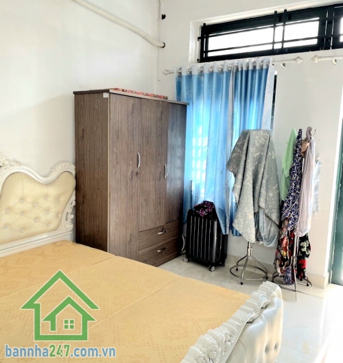 CHỈ 9,4 TỶ – HẺM 5M CMT8 – GẦN CV LÊ THỊ RIÊNG – 3 TẦNG – DT 60,5M² – 3PN – 2WC Vị trí: Ngay trung tâm Quận 10, gần công viên Lê Thị Riêng, cơ sở 2 Trường Ngô Sỹ Liên.