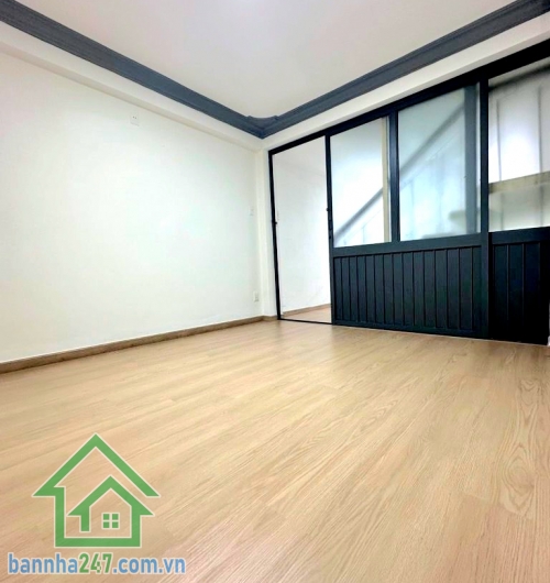 CHỈ 7,4 TỶ - NGUYỄN LÂM – QUẬN 10 | KHU PHỐ ẨM THỰC SẦM UẤT - DT: 34M² - 4 TẦNG - 5 PN – 5 WC * Ngay Nguyễn Lâm – khu phố ẩm thực nhộn nhịp * Hẻm thông, chỉ 10m ra mặt tiền. Khu dân cư hiện hữu, ở – kinh doanh – cho thuê đều tốt