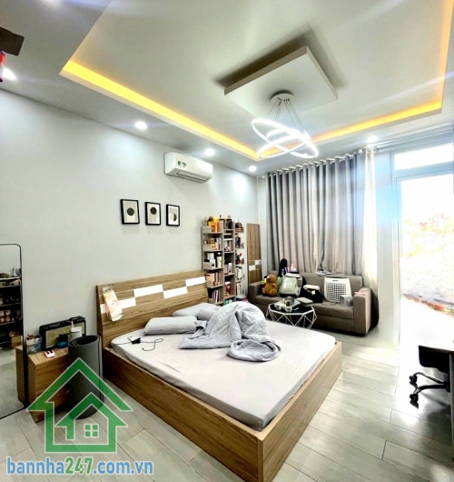 CHỈ 7,6 TỶ - HXH GÒ XOÀI – DT: (4 x 17)m - NHÀ 5 TẦNG BTCT – 4PN 4WC – CÁCH MẶT TIỀN 10M Diện tích: 4 x 17m – vuông vức Kết cấu: 1 trệt + 3 lầu + sân thượng