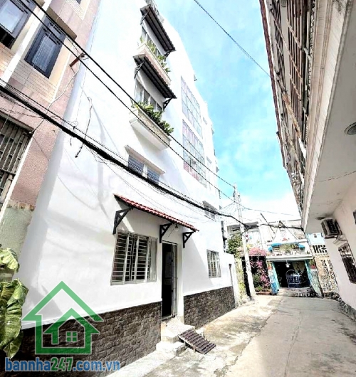 CHỈ 10,5 TỶ – LÔ GÓC 2 MẶT TIỀN HẺM – KHU BÀU CÁT VIP - GẦN TRƯỜNG THCS VÕ VĂN TẦN - P. 11 TÂN BÌNH - 4PN - 5WC Diện tích: 4 x 12m (vuông vức) Kết cấu: 5 tầng