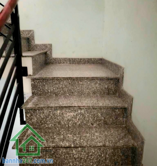 CHỈ 6,3 TỶ – HẺM XE TẢI THÔNG – NHÀ 5 TẦNG LUNG LINH - CỬA SAU THOÁNG MÁT – Ở NGAY – 5PN 4WC Kết cấu: 5 tầng có lửng, xây kiên cố – hoàn công chuẩn Công năng: Công năng: 5PN – 4WC, phù hợp gia đình đông người. Cửa sau thoáng mát, nhà luôn sáng gió