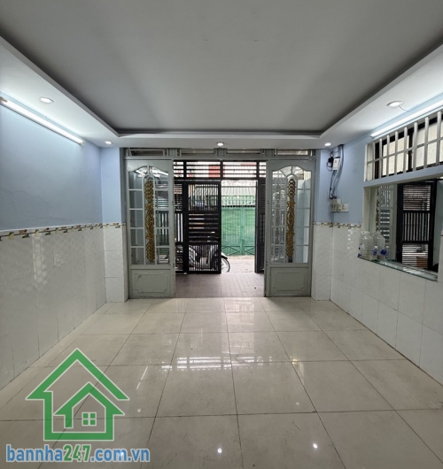 SIÊU PHẨM TÂN BÌNH – LÔ GÓC 2MT – HXH – 4PN – CHỈ 4,7 TỶ Diện tích: 54m² Kết cấu: 2 tầng, 4PN, 2WC, nhà thoáng mát, dọn vào ở ngay Vị trí cực đẹp: Lý Thường Kiệt 