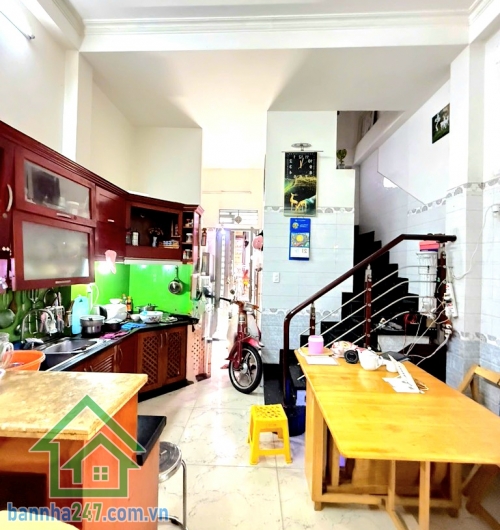 CHỈ 4,3 TỶ – NHÀ 4 TẦNG BTCT – LŨY BÁN BÍCH – TÂN PHÚ - DT: 27² (DT SÀN 81M²) - 3PN - 3WC * Diện tích: 27m² – sổ vuông A4 * Diện tích sàn: 81m² * Kết cấu: 4 tầng BTCT chắc chắn* 3PN – 3 WC * Hẻm xe hơi đổ cửa, 2 mặt hẻm thoáng mát