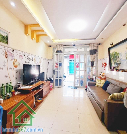 KHU ĐẦM SEN - THÁI PHIÊN - Q11 - 50M² - 3 TẦNG - HẺM 6M THÔNG - CHỈ 10.8 TỶ DT: 3.6 x 14m, nhà kiên cố 3 tầng, 3PN, 3WC, sân thượng rộng. Hẻm 6m thông, cách mặt tiền vài bước.