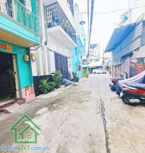 KHU ĐẦM SEN - THÁI PHIÊN - Q11 - 50M² - 3 TẦNG - HẺM 6M THÔNG - CHỈ 10.8 TỶ DT: 3.6 x 14m, nhà kiên cố 3 tầng, 3PN, 3WC, sân thượng rộng. Hẻm 6m thông, cách mặt tiền vài bước.