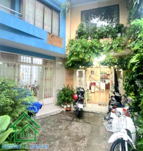 CHỈ 7,3 TỶ – TRUNG TÂM QUẬN 11 – NGUYỄN THỊ NHỎ - HẺM Ô TÔ – SÁT MẶT TIỀN – 4 x 9,2M – 2 TẦNG - 3PN – 2WC Thông tin chi tiết: • Diện tích: 4m x 9,2m (~37m²)