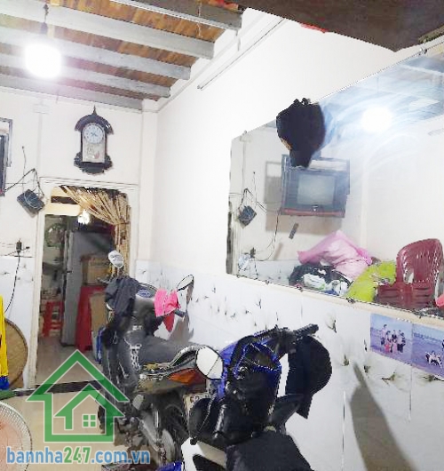 CHỈ 11 TỶ – MẶT TIỀN TÊN LỬA – KINH DOANH SẦM UẤT – DT 4.6 x 15M – TIỆN XÂY MỚI Mô tả: Kết cấu hiện trạng: 1 trệt, 1 lầu, gồm phòng khách, phòng thờ, phòng bếp, 3PN, 2WC, đang sử dụng tốt – rất tiện xây mới theo nhu cầu kinh doanh hoặc cho thuê.