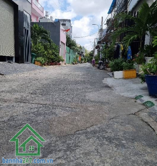 HXT 6M – THẲNG 1 TRỤC – LÊ VĂN QUỚI – 150M² – NHỈNH 9 TỶ DT: 150m² – sổ đẹp, nở hậu nhẹ – không lỗi phong thủy Nhà 1 trệt + 1 lửng, đã cũ – tiện xây mới. 