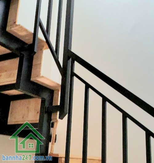 CHỈ 3,3 TỶ – NHÀ 3 TẦNG KIÊN CỐ – TRUNG TÂM QUẬN 10 – GẦN CÔNG VIÊN LÊ THỊ RIÊNG - 2PN, 2WC, PK, BẾP. DT: 15m² (1 trệt, 2 lầu – kiên cố, chắc chắn) Công năng: đầy đủ: 2PN, 2WC, phòng khách, bếp - Hiện đang cho thuê 9 triệu/tháng – thu nhập ổn định