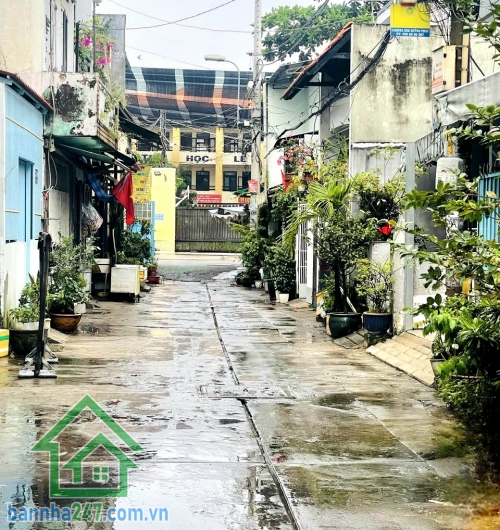 CHỈ 6,2 TỶ – NHÀ 2 MẶT TIỀN – HXH KÊNH NƯỚC ĐEN – DT 77,74/85M² – BÌNH TÂN - 3PN, 2WC  DT: 66/85m² Kết cấu: 1 trệt 1 lầu – gồm 3PN, 2WC, bếp, phòng khách - Hẻm xe hơi, vị trí cực đẹp – cách mặt tiền vài bước chân Nhà 2 mặt tiền, đang cho thuê 10 triệu/thá