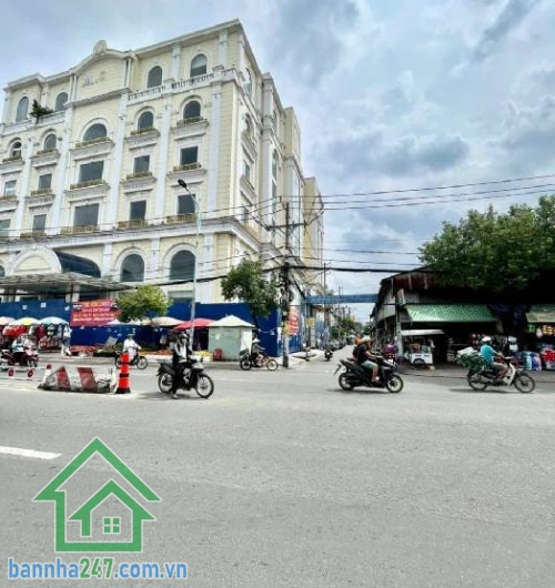 HXT 6M – THẲNG 1 TRỤC – LÊ VĂN QUỚI – 150M² – NHỈNH 9 TỶ DT: 150m² – sổ đẹp, nở hậu nhẹ – không lỗi phong thủy Nhà 1 trệt + 1 lửng, đã cũ – tiện xây mới. 