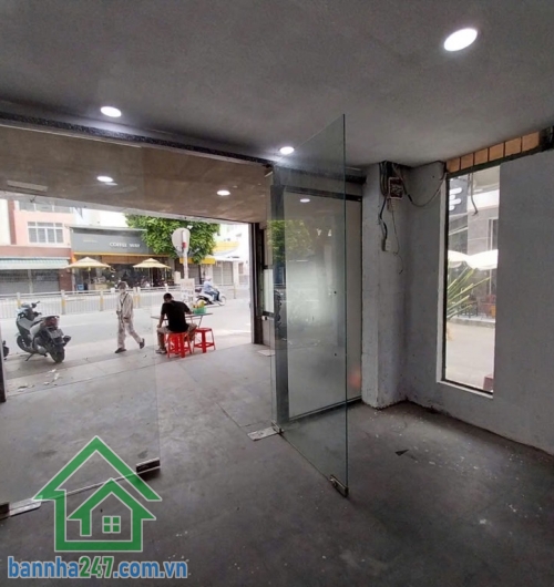 17 TỶ – BÁN NHÀ LÔ GÓC MTKD LŨY BÁN BÍCH, TÂN PHÚ * DT: 67,3m² (5,3 x 16)m, lô góc 2 mặt thoáng, hẻm hông 5m đậu xe tiện lợi * Kết cấu 4 tầng kiên cố, hoàn công đủ. 