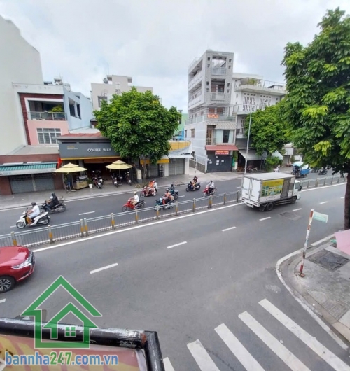 17 TỶ – BÁN NHÀ LÔ GÓC MTKD LŨY BÁN BÍCH, TÂN PHÚ * DT: 67,3m² (5,3 x 16)m, lô góc 2 mặt thoáng, hẻm hông 5m đậu xe tiện lợi * Kết cấu 4 tầng kiên cố, hoàn công đủ. 