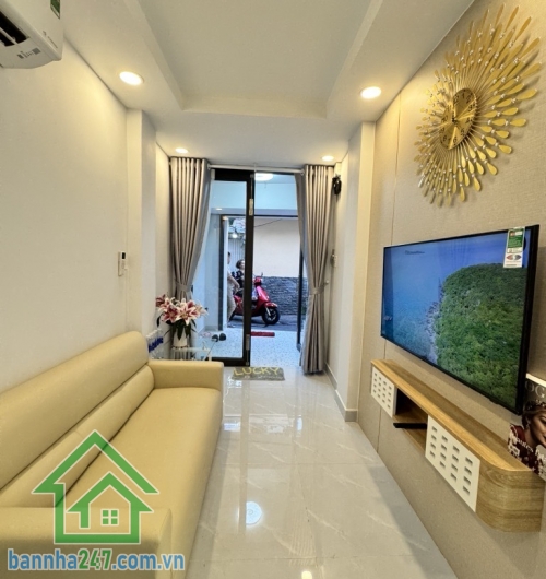HIẾM – CHỈ 4.2 TỶ – PHÚ NHUẬN – HẺM XE HƠI – FULL NỘI THẤT - SỔ HỒNG RIÊNG Trung tâm Phú Nhuận- Hẻm xe hơi – thông Đoàn Thị Điểm Diện tích: 25m² (2.7 x 11.5m)