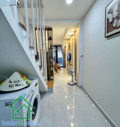HIẾM – CHỈ 4.2 TỶ – PHÚ NHUẬN – HẺM XE HƠI – FULL NỘI THẤT - SỔ HỒNG RIÊNG Trung tâm Phú Nhuận- Hẻm xe hơi – thông Đoàn Thị Điểm Diện tích: 25m² (2.7 x 11.5m)
