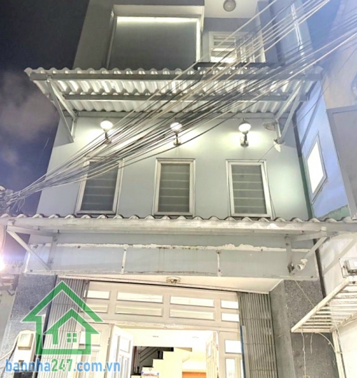 CHỈ 4,5 TỶ - NHÀ ĐẸP – HẺM THÔNG – BÌNH LONG, TÂN PHÚ - 4 PN – 3 WC  - Diện tích: 4.1 x 11m (≈ 46m²)  - Kết cấu: 1 trệt 2 lầu – 3 tầng BTCT cực kỳ chắc chắn.  Mob 0933 144 037